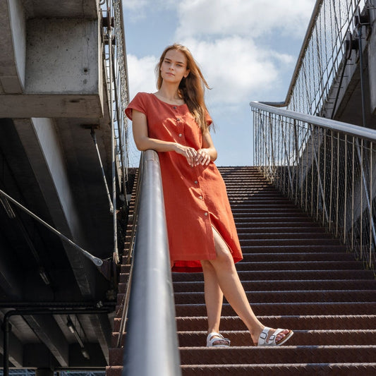 Sofia | Leichtes Midikleid aus Leinen mit kurzen Ärmeln und Knopfleiste für Damen